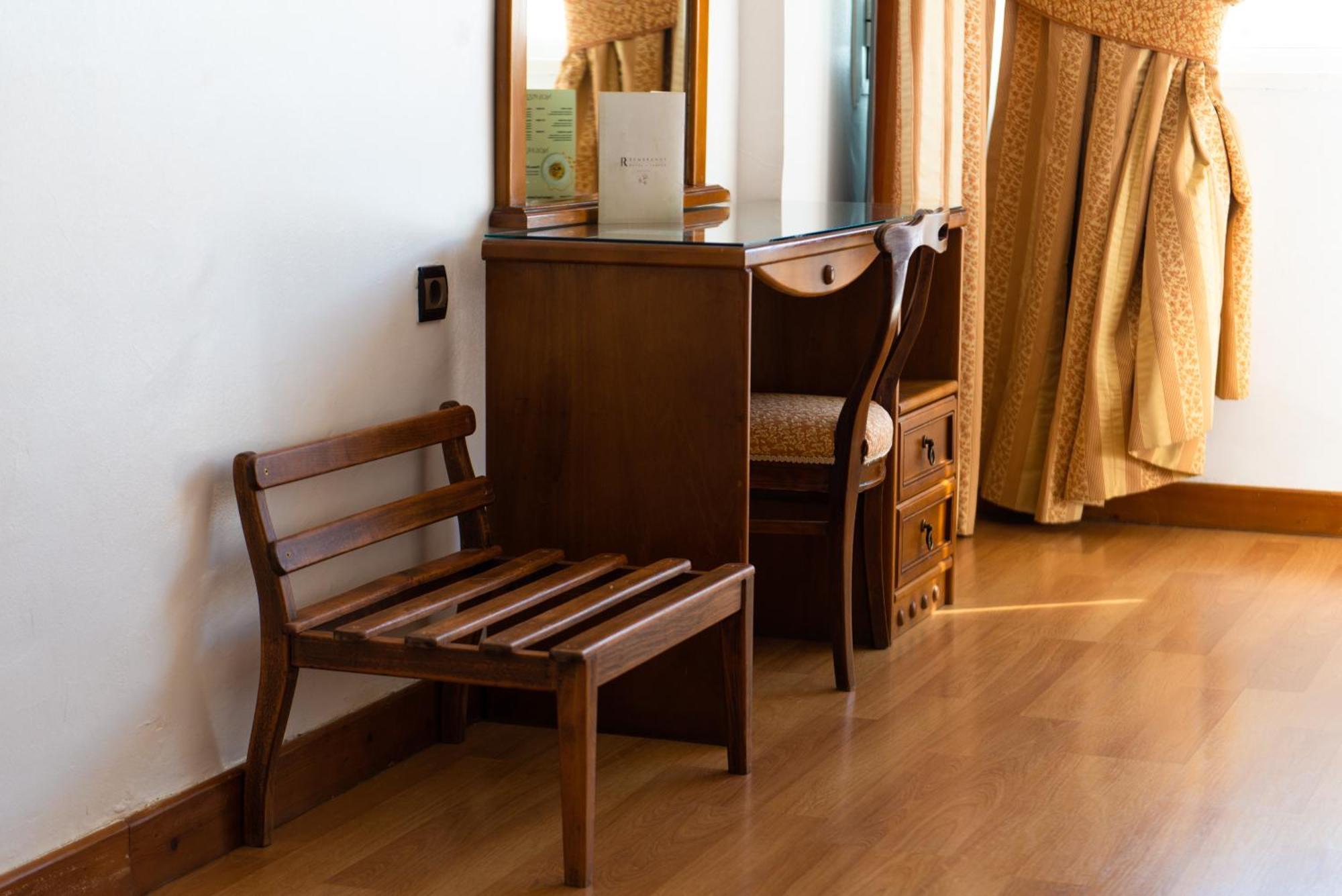Family Room,1584442123:JPEG